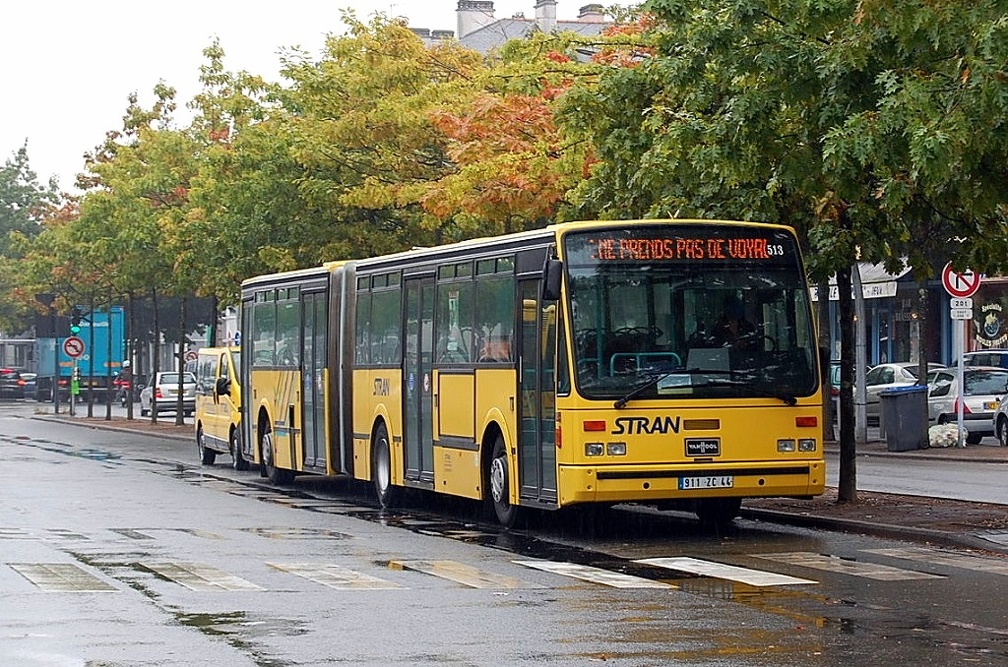 513